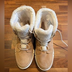 Sorel women’s Explorer Next Carnival Boot, NWT, size 9 but fits more like an 8